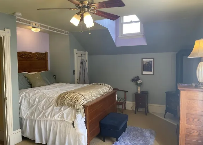 Best Hotels Close to Southwestern University